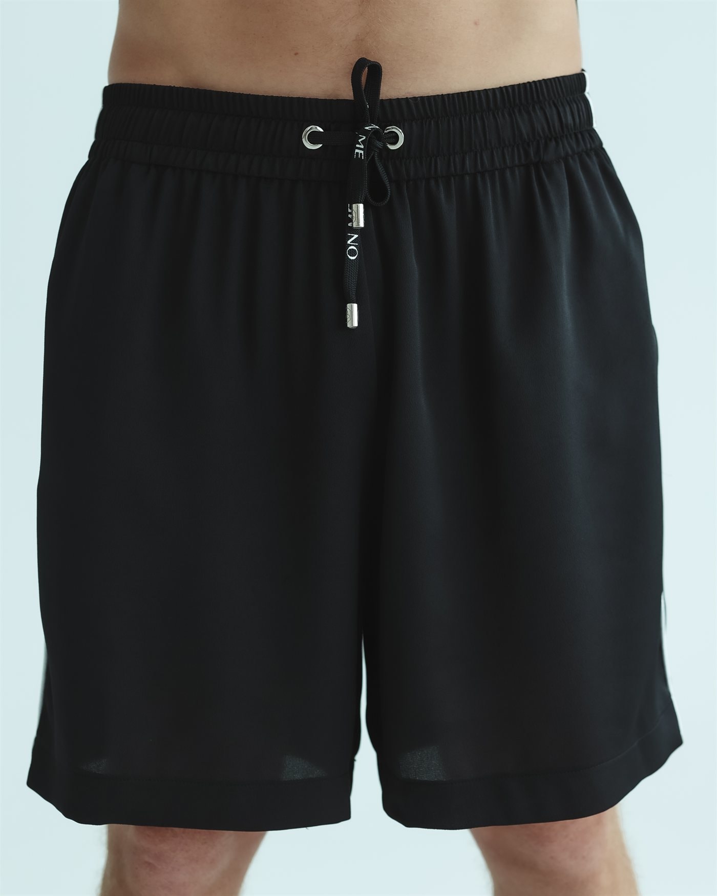 Shorts “Leo” — Black with white line